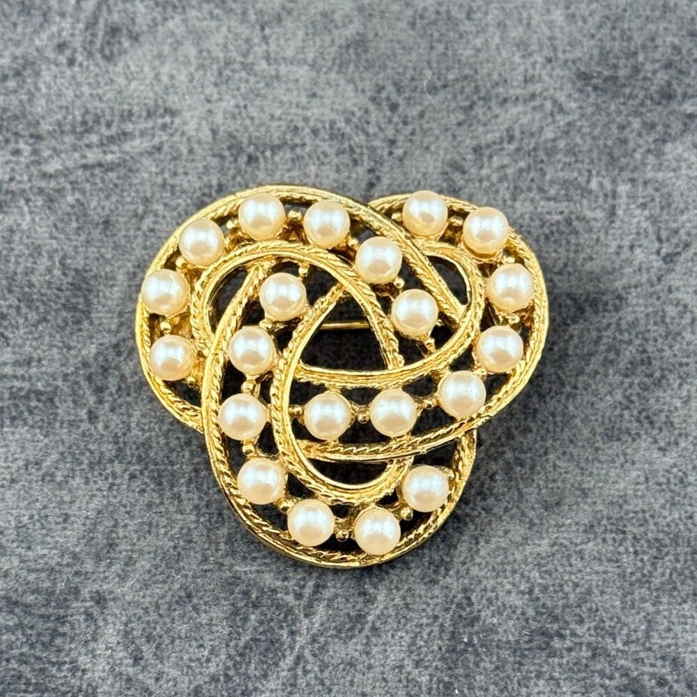 Vintage Celtic Trinity Knot Brooch Faux Pearl Gold Tone Triquetra Infinity 1.5"